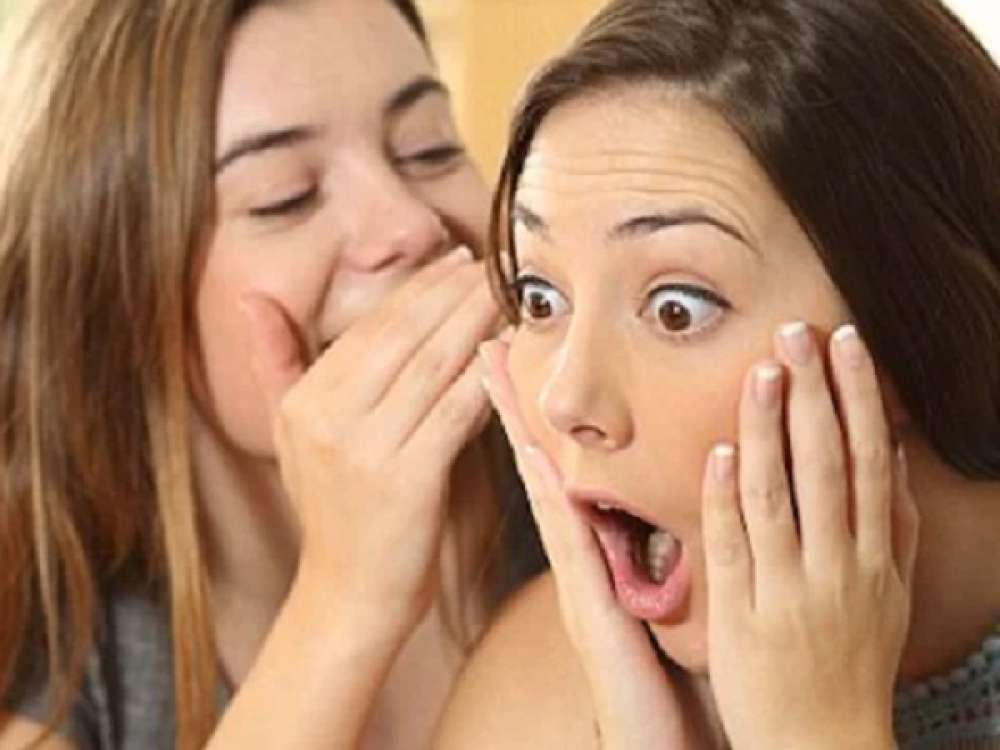 सोशल स्किल की श्रेणी में आता है चुगली करना, लेकिन तय कर लें इसका दायरा