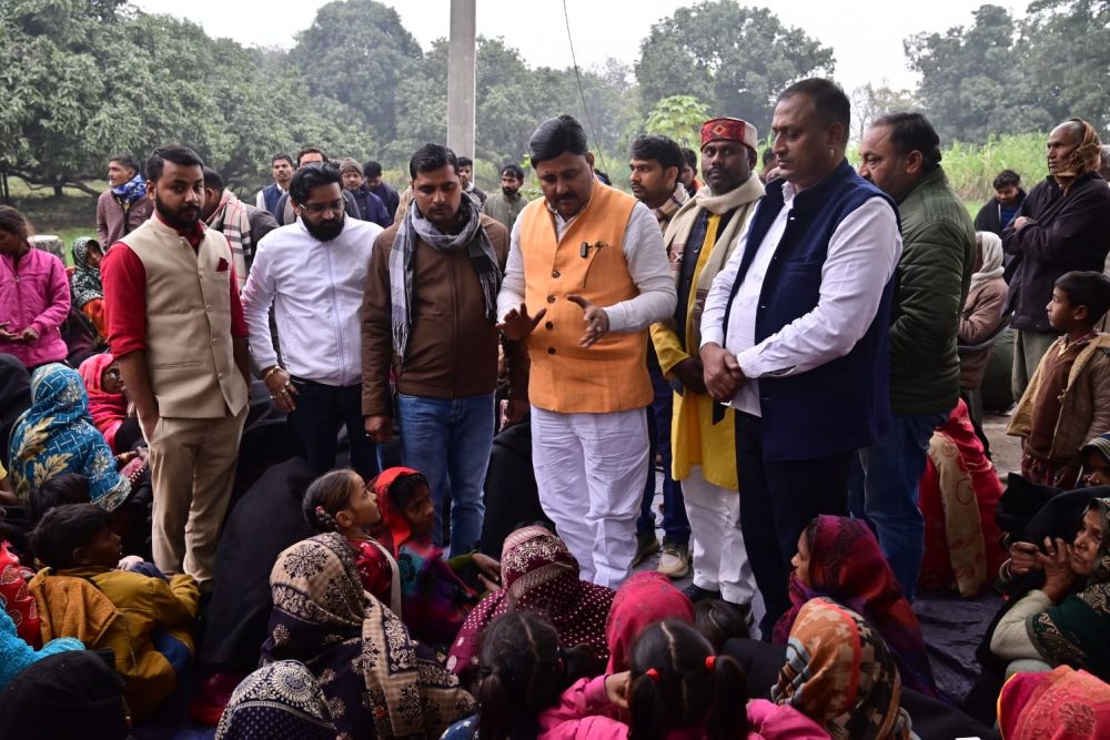 दीनदयाल उपाध्याय नगर में 200 कंबल वितरित  ठंड से राहत के लिए जरूरतमंदों को मिले कंबल